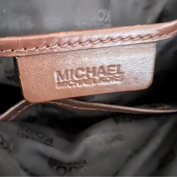 Michael Kors Signature Gansevoort  Fabric Leather Straps Shoulder Bag/ Crossbody - Picture 10 of 10